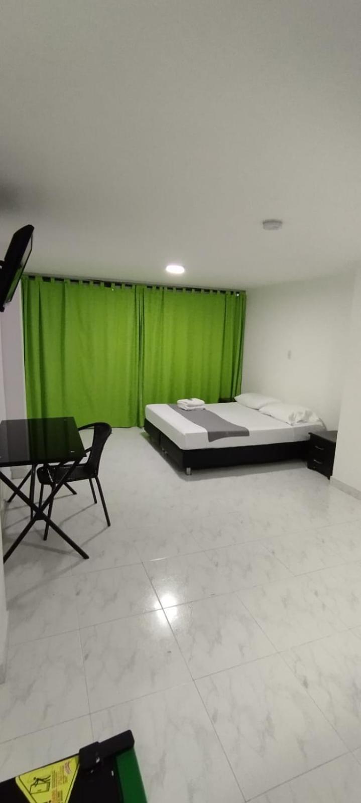 Hotel Paradise Lleras メデジン エクステリア 写真